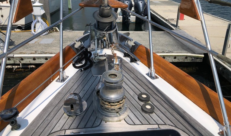 54 Little Harbor 12V windlass