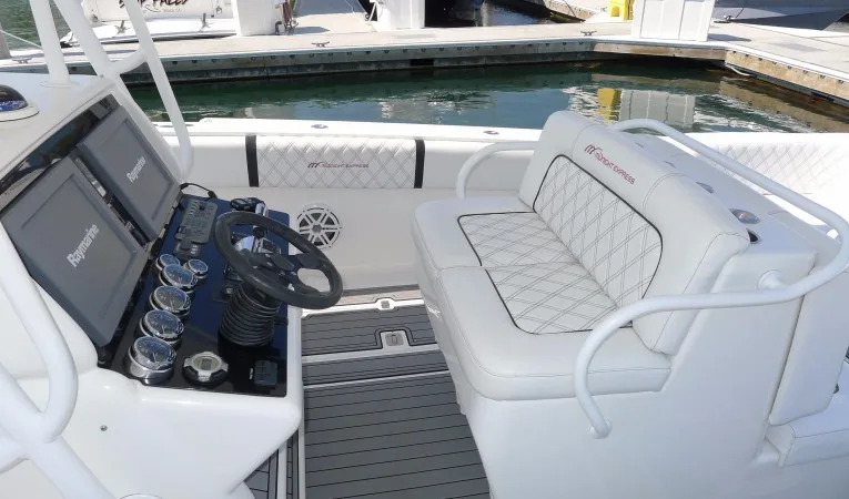 37 Midnight Express Helm seating