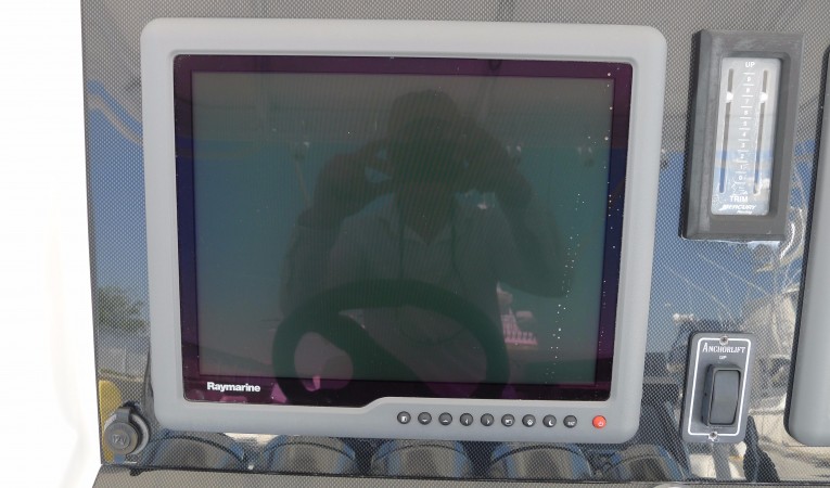 37 Midnight Express Raymarine display