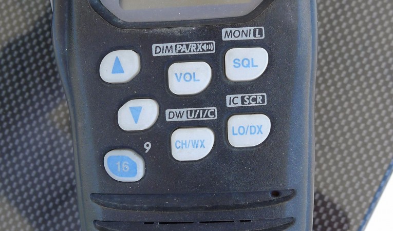 37 Midnight Express VHF