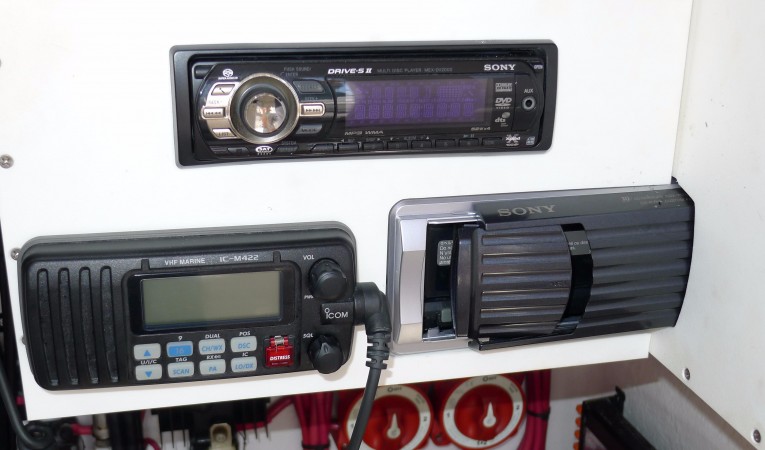 37 Midnight Express Stereo & CD changer