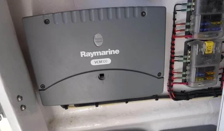 37 Midnight Express Raymarine Radar