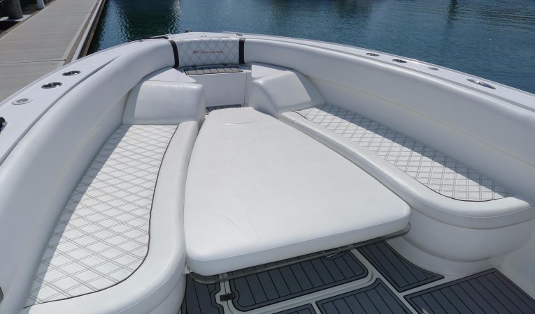 37 Midnight Express Foredeck seating