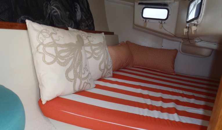 27 Catalina Aft cabin