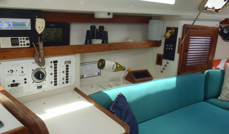 27 Catalina Salon port