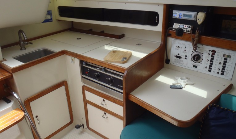 27 Catalina Nav station / galley