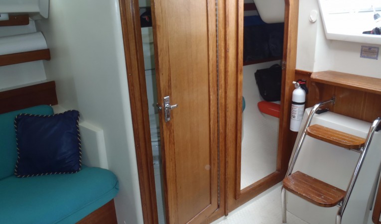 27 Catalina Main salon stbd aft