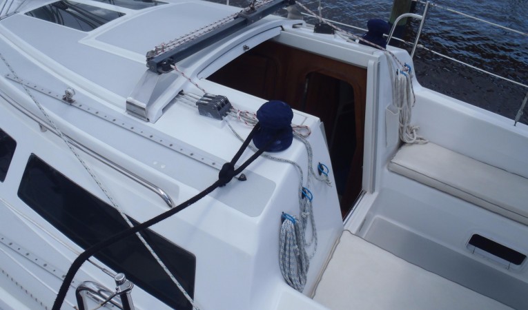 27 Catalina Companionway