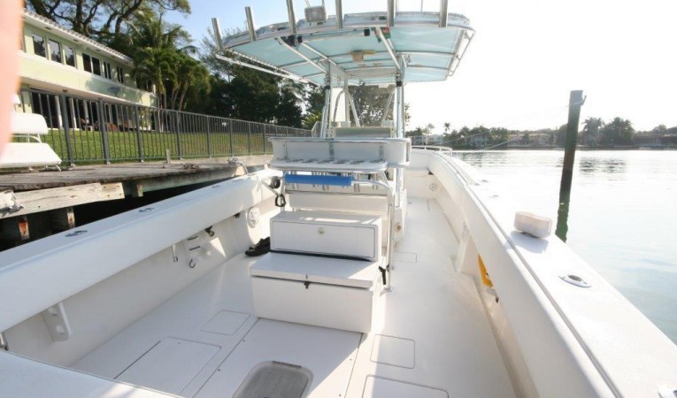 36 Contender Cockpit 1