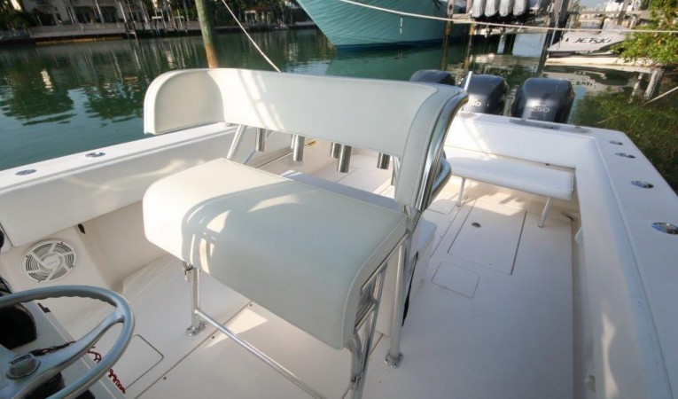 36 Contender Helm Seating