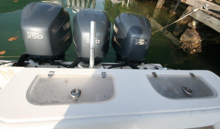 36 Contender Livewells