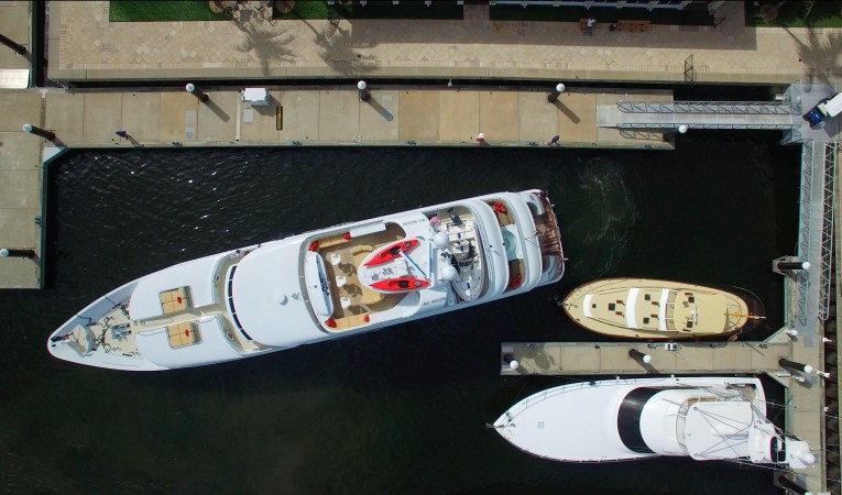 125 Cheoy Lee Yacht maneuvering