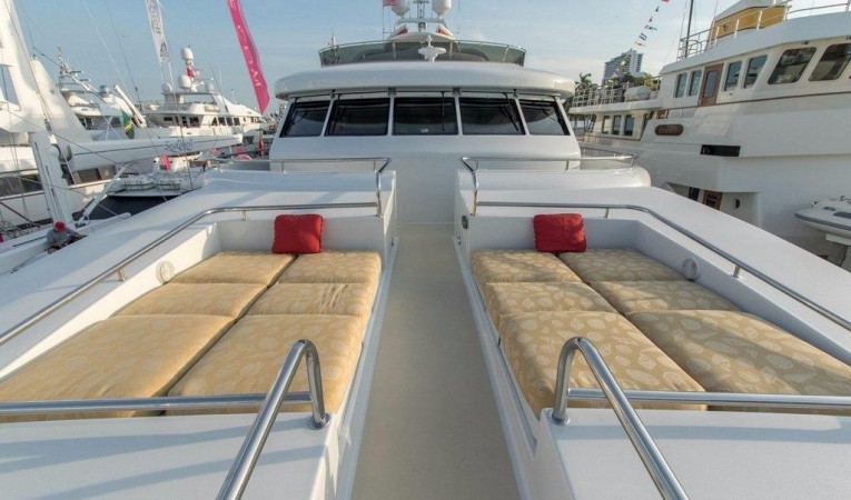 125 Cheoy Lee Foredeck sunning area