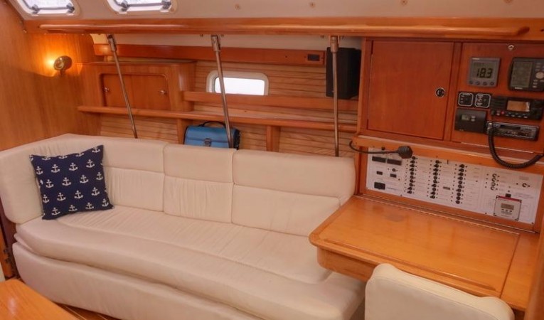38 Catalina Starboard Salon