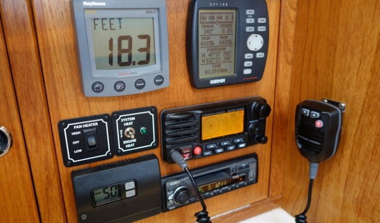 38 Catalina Nav Station Electronics