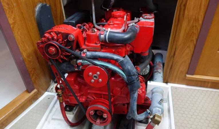 38 Catalina Engine 3