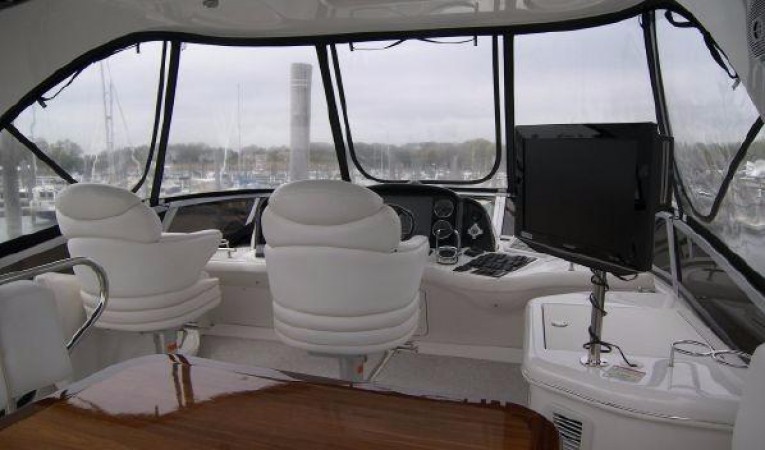 44 Sea Ray Helm Seating and Controls