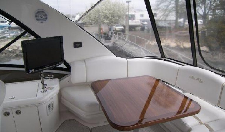 44 Sea Ray Salon Seating & Table No Cover