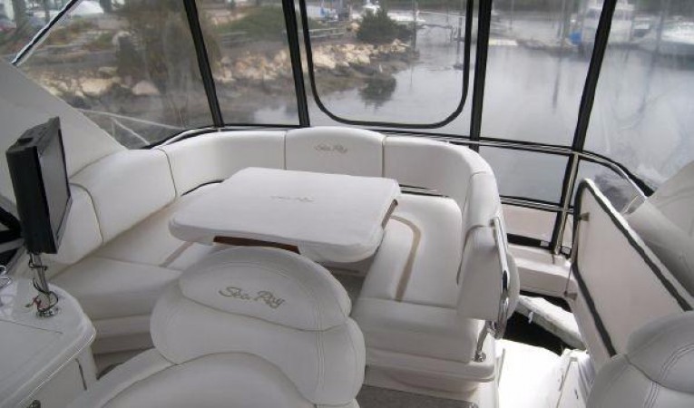 44 Sea Ray Bridge Seating & Einsenglass