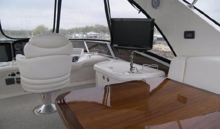 44 Sea Ray Bridge TV