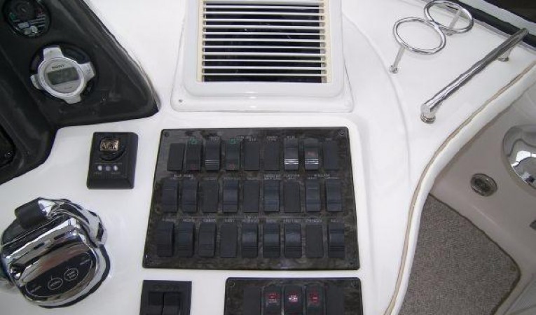 44 Sea Ray Bridge Controls