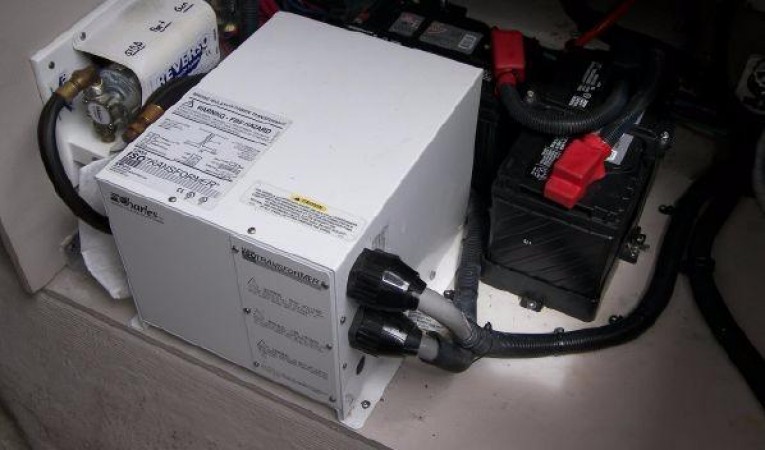 44 Sea Ray Engine Room