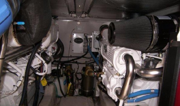 44 Sea Ray Engine Room