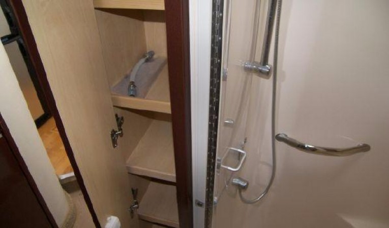 44 Sea Ray Master Head Storage