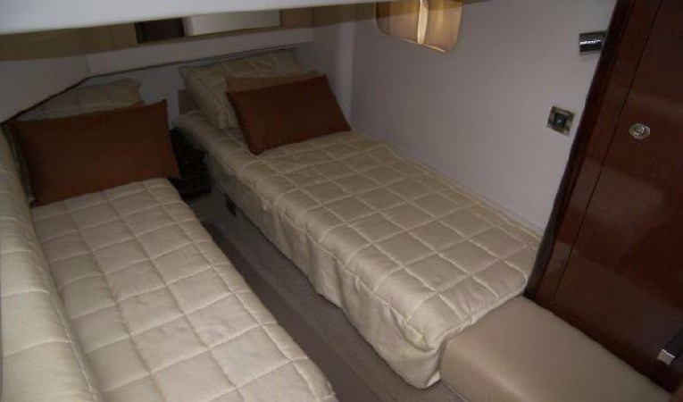 44 Sea Ray Guest Stateroom Twin Bunks