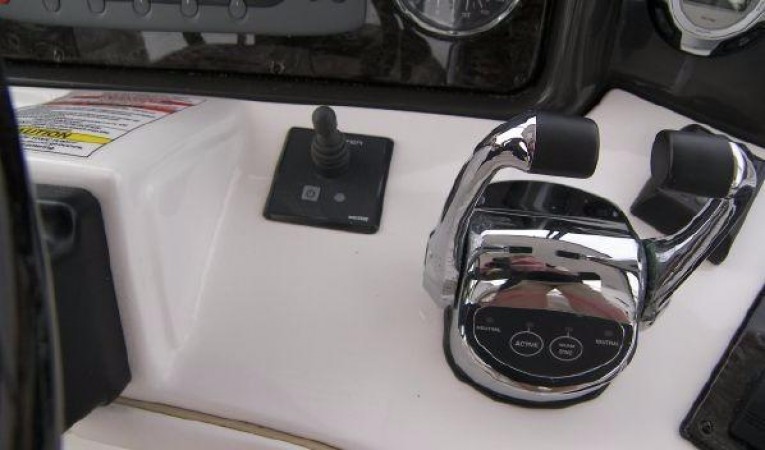 44 Sea Ray Bridge Controls, Bow Thruster and Joystick