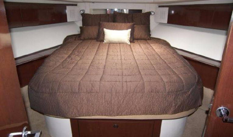 44 Sea Ray Master Stateroom