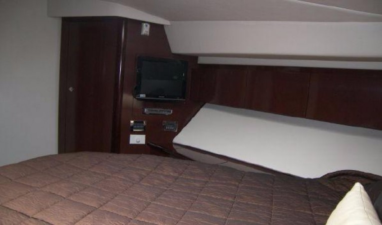 44 Sea Ray Master Stateroom