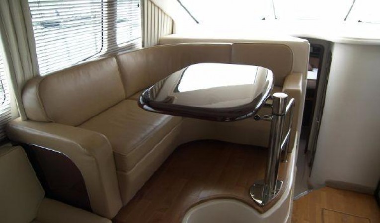 44 Sea Ray Salon TV/Dinette