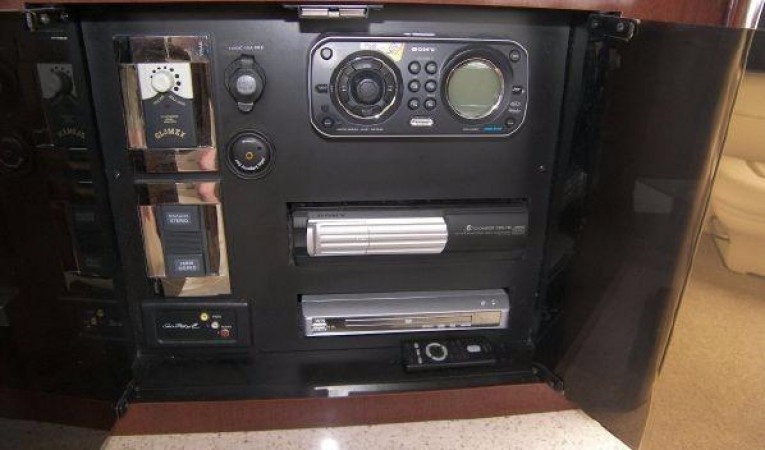 44 Sea Ray Stereo Controls in Salon