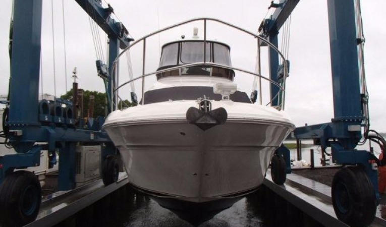 44 Sea Ray Bow View Out of Water