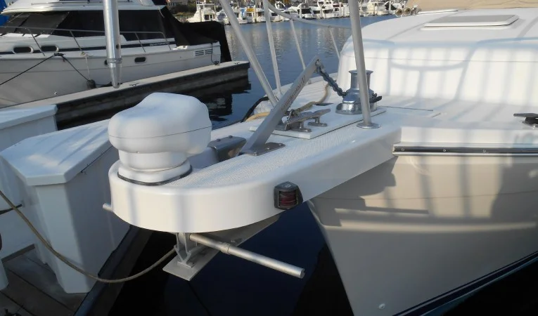 34 Mainship Fortress anchor and spotlight