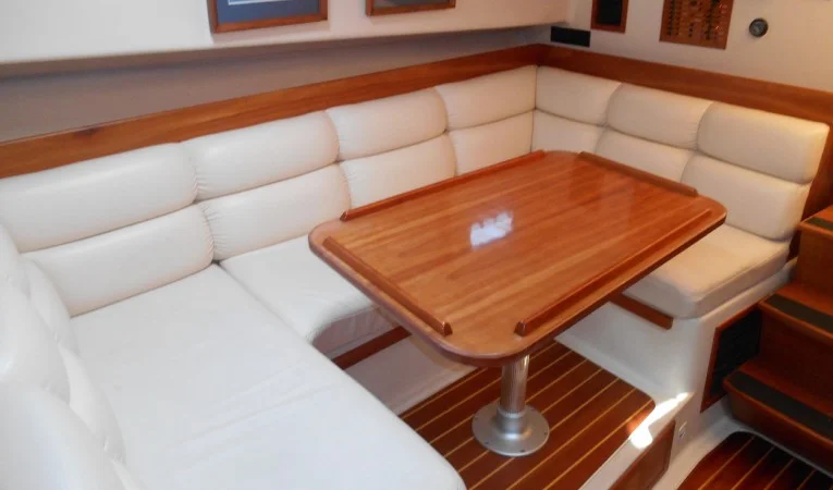34 Mainship Dinette