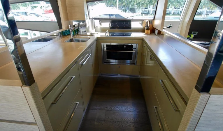 72 Ferretti Yachts 2013 Ferretti 720 Fly - SPARE CHANGE