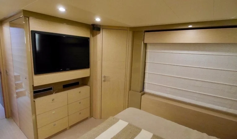 72 Ferretti Yachts 2013 Ferretti 720 Fly - SPARE CHANGE