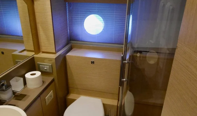 72 Ferretti Yachts 2013 Ferretti 720 Fly - SPARE CHANGE