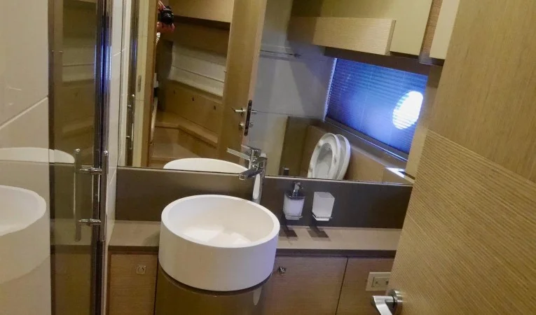 72 Ferretti Yachts 2013 Ferretti 720 Fly - SPARE CHANGE