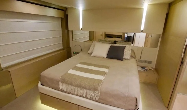 72 Ferretti Yachts 2013 Ferretti 720 Fly - SPARE CHANGE