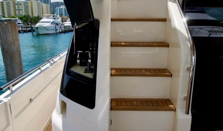 72 Ferretti Yachts 2013 Ferretti 720 Fly - SPARE CHANGE