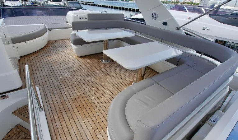 72 Ferretti Yachts 