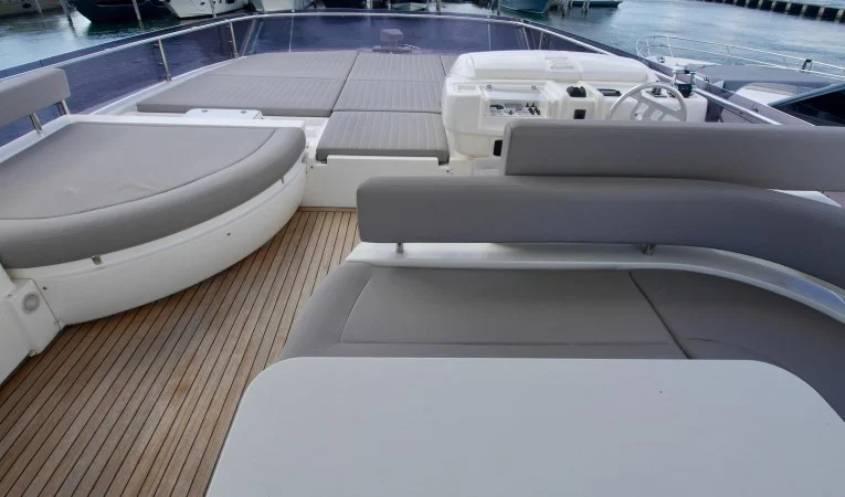 72 Ferretti Yachts 