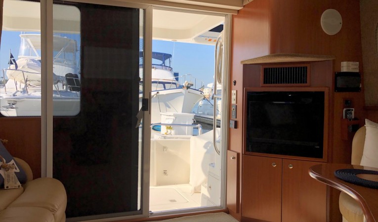 36 Silverton Sliding Door to Cockpit