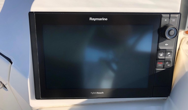 36 Silverton New Raymarine Axiom GPS/Radar