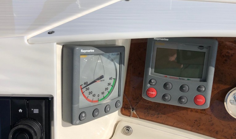 36 Silverton Rudder & AutoPilot