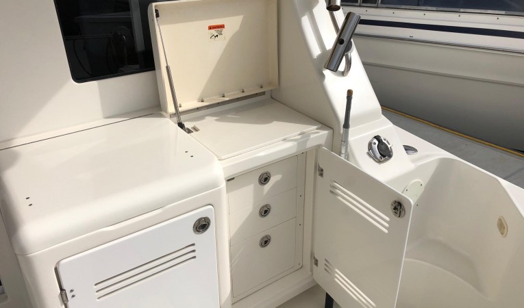 36 Silverton Tackle Storage, Ice Maker