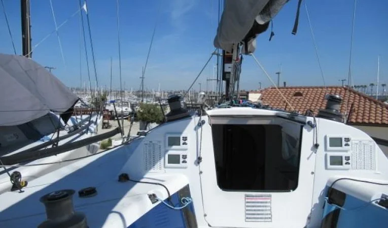 40 Farr Instruments and companionway